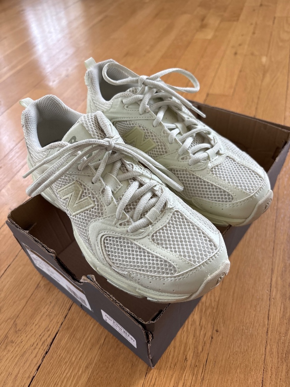 New Balance Women’s sneakers running tennis shoes